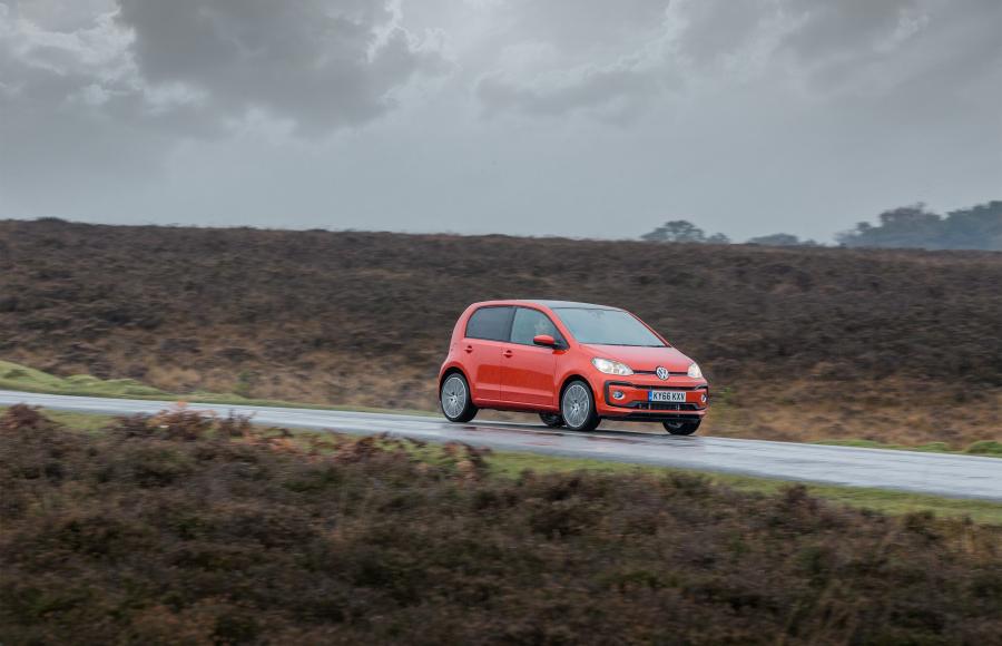  Volkswagen High up! 2016 года  (UK) (фото 15 из 23)